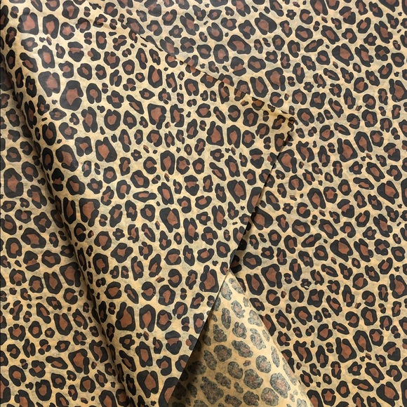 Leopard printed tissue paper 12 20”x30” sheets - Picture 3 of 7